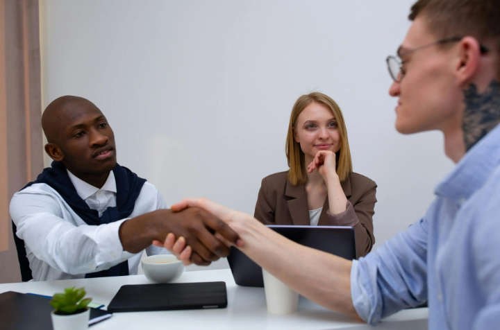 Accountant Near Me vs Virtual Accounting: Which Costs Less for Canadian Businesses?